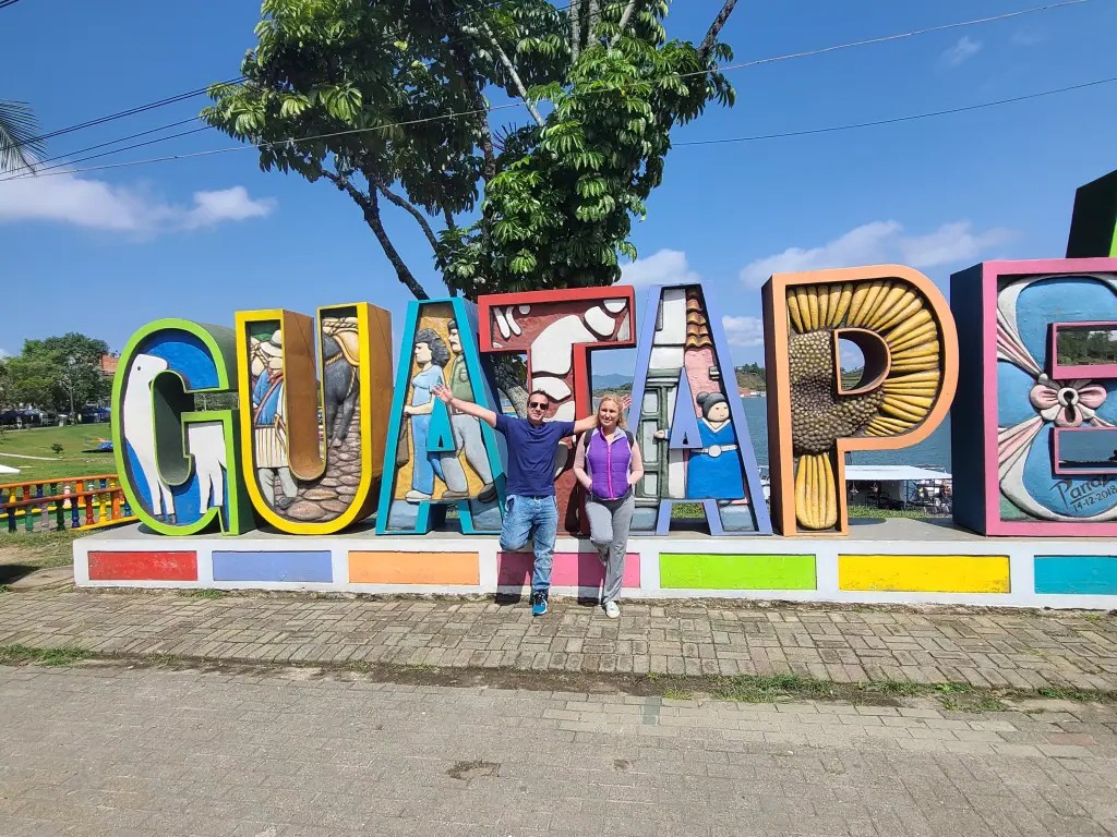 GUATAPE: 7 Cosas que hacer muy cerca de Medellín (Colombia) EN POCO TIEMPO