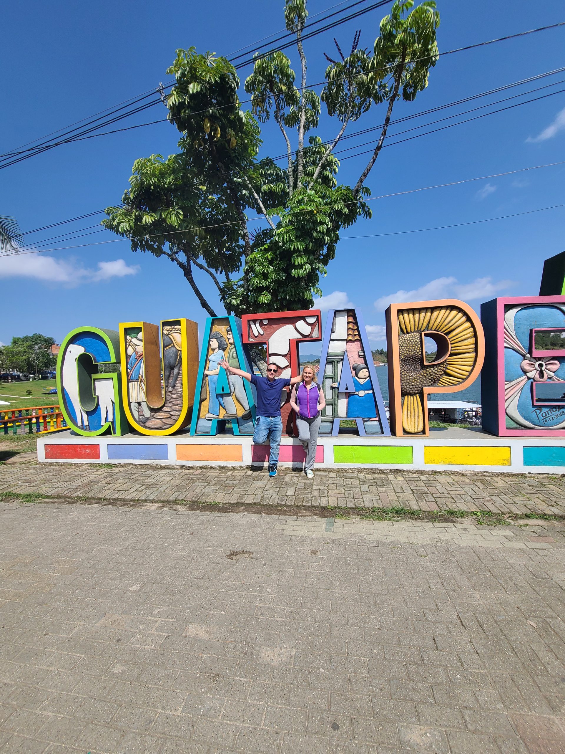 7 COSAS QUE HACER EN GUATAPE (Colombia) EN POCO TIEMPO